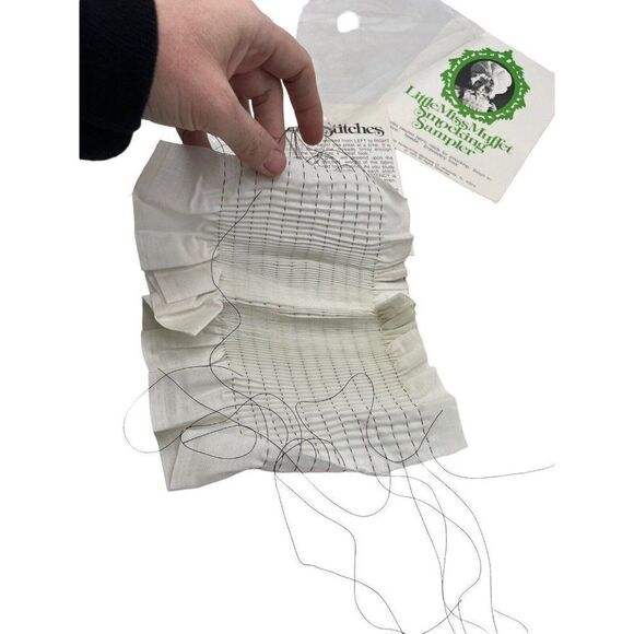 Vintage Little Miss Muffet Smocking Sampler Used 1975 As Seen - Picture 2 of 11